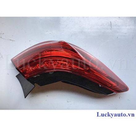 Đèn hậu miếng ngoài xe Mercedes E200 đời 2015_ 2129060703